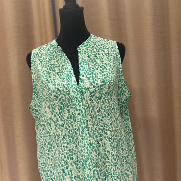 Woman’s Jones & CO Top - Picture 3 of 4